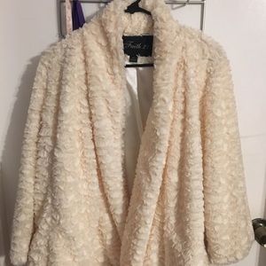 Faux fur 3/4 sleeve jacket.